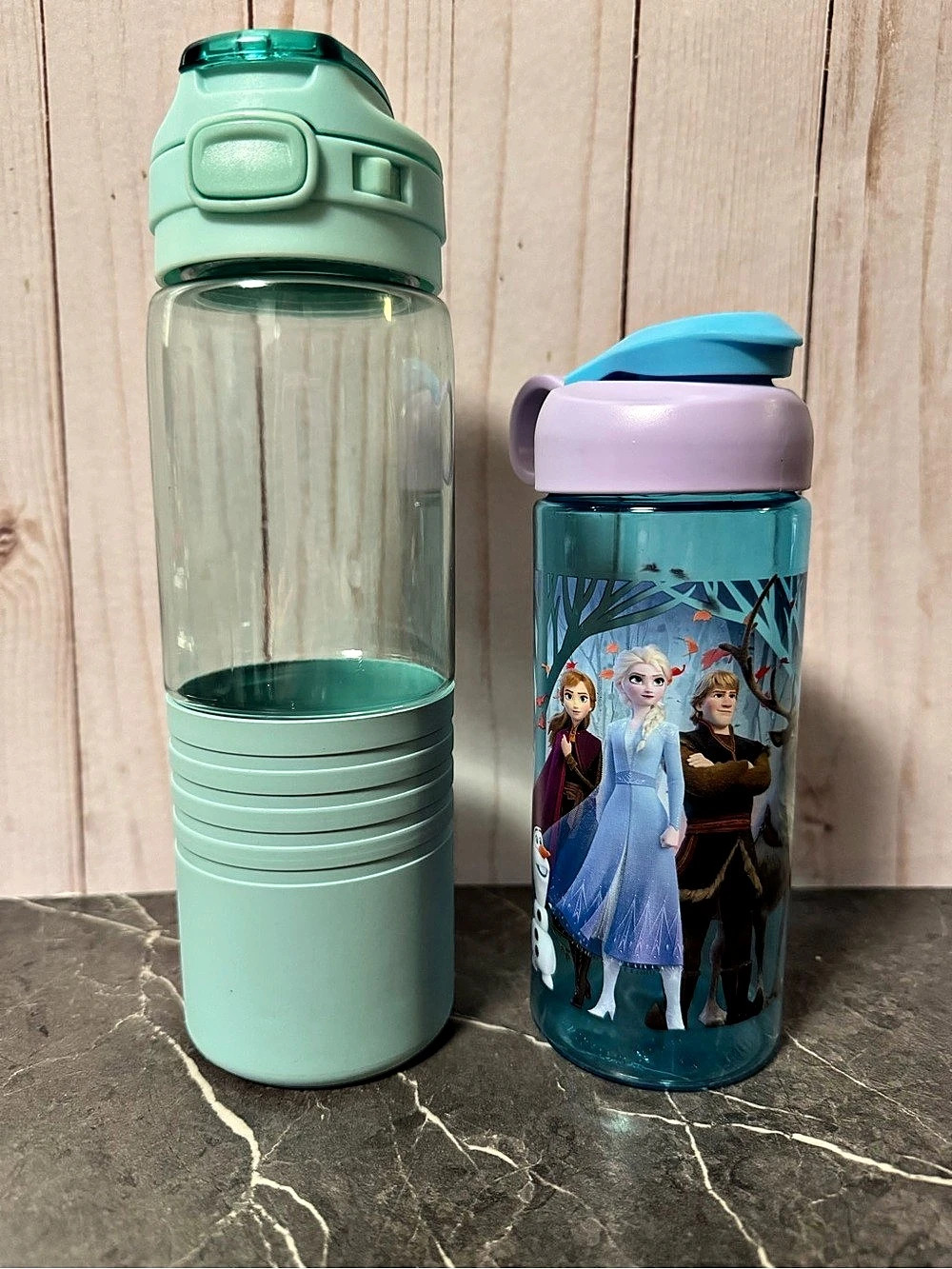 ZAK! Disney Frozen Water Bottle and green no brand Water Bottle